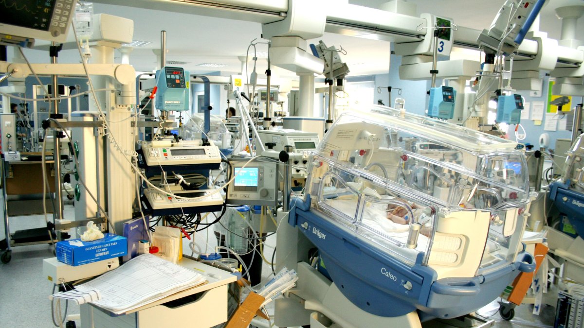 Imagen de incubadoras en la UCI pediátrica de Torrecárdenas.