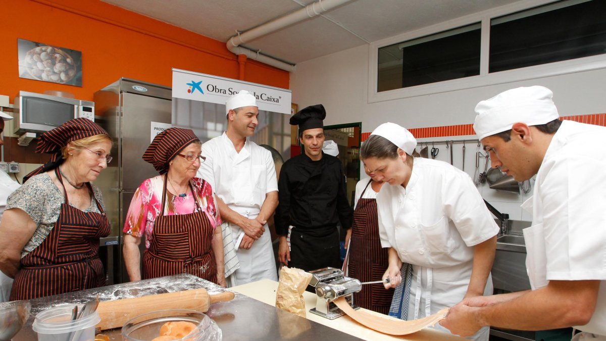 Un curso de formación en la cocina del centro penitenciario en un programa de reinserción