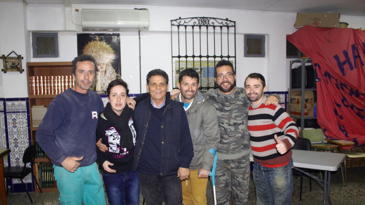 Raúl Redondo, María José Redondo, Paco Chacón Aracil, Manuel Redondo y Manuel chacón Aracil, integrantes de la parodia de la Asociación de Vecinos El