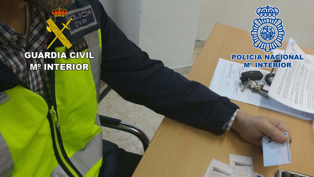 Algunos de los documentos falsificados.