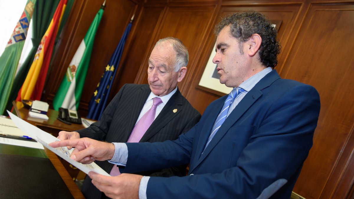 Imagen del Presidente y diputado provincial.