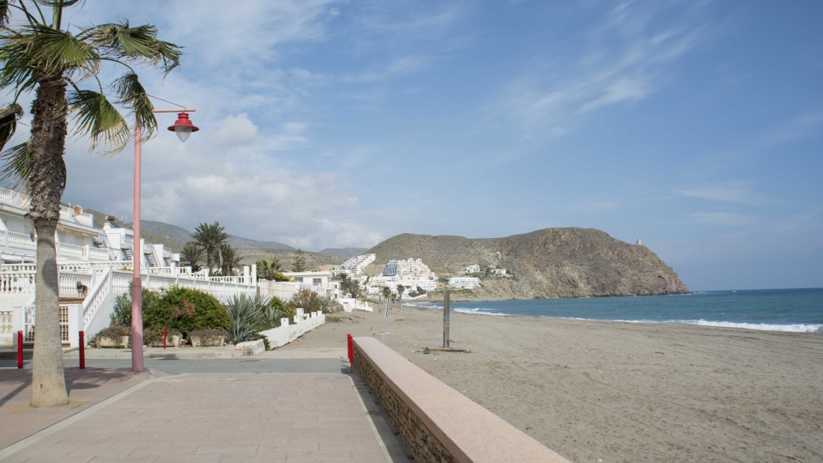 Final del actual paseo marítimo y punto de arranque de la ampliación hasta llegar a la Ramblica de las Zorreras.