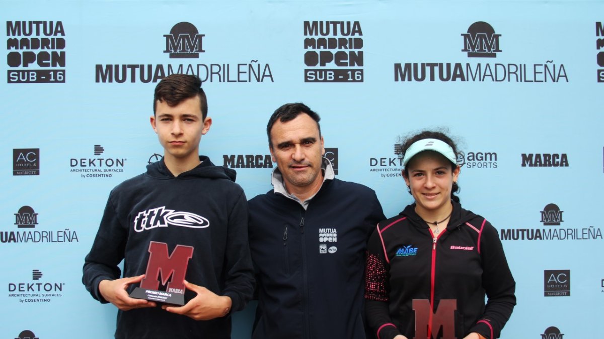 Los campeones posan para la historia.