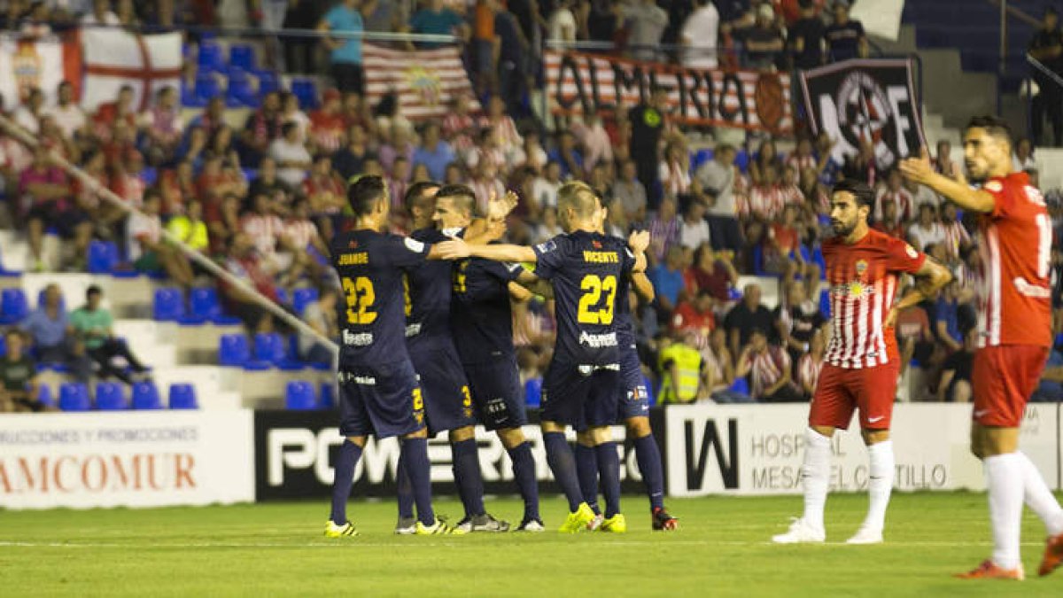 Chuli sorprendido ante uno de los goles del UCAM.