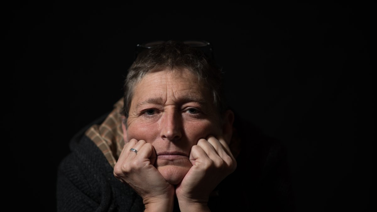 Retrato de la periodista y ahora también escritora Carmen López.