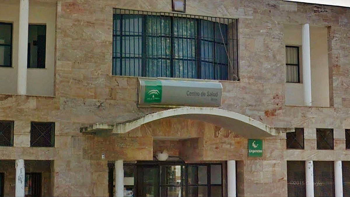 Fachada del centro de salud de Berja.
