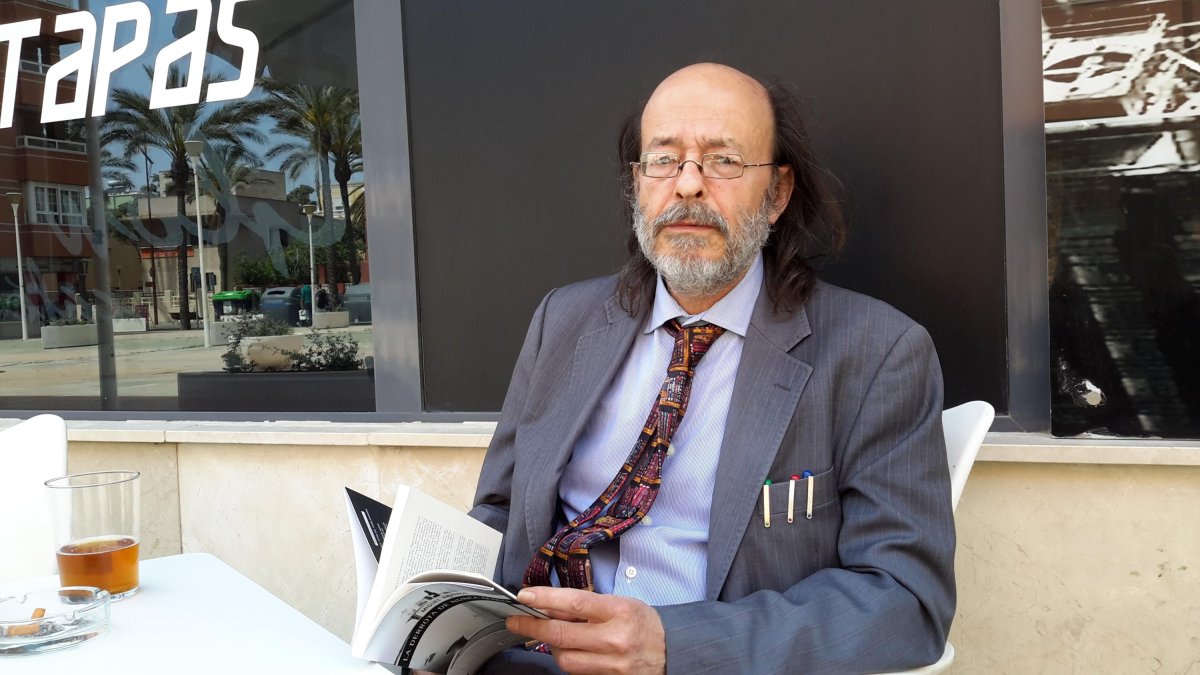 El escritor y periodista Miguel Naveros.