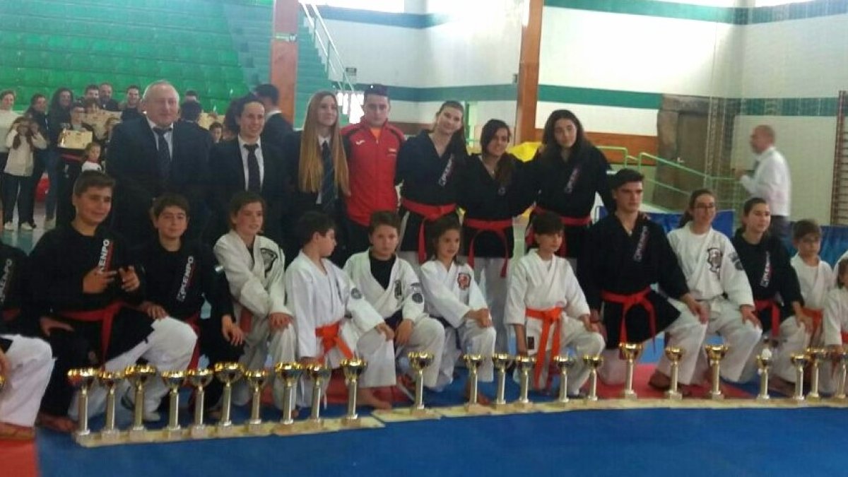 Los campeones posando.