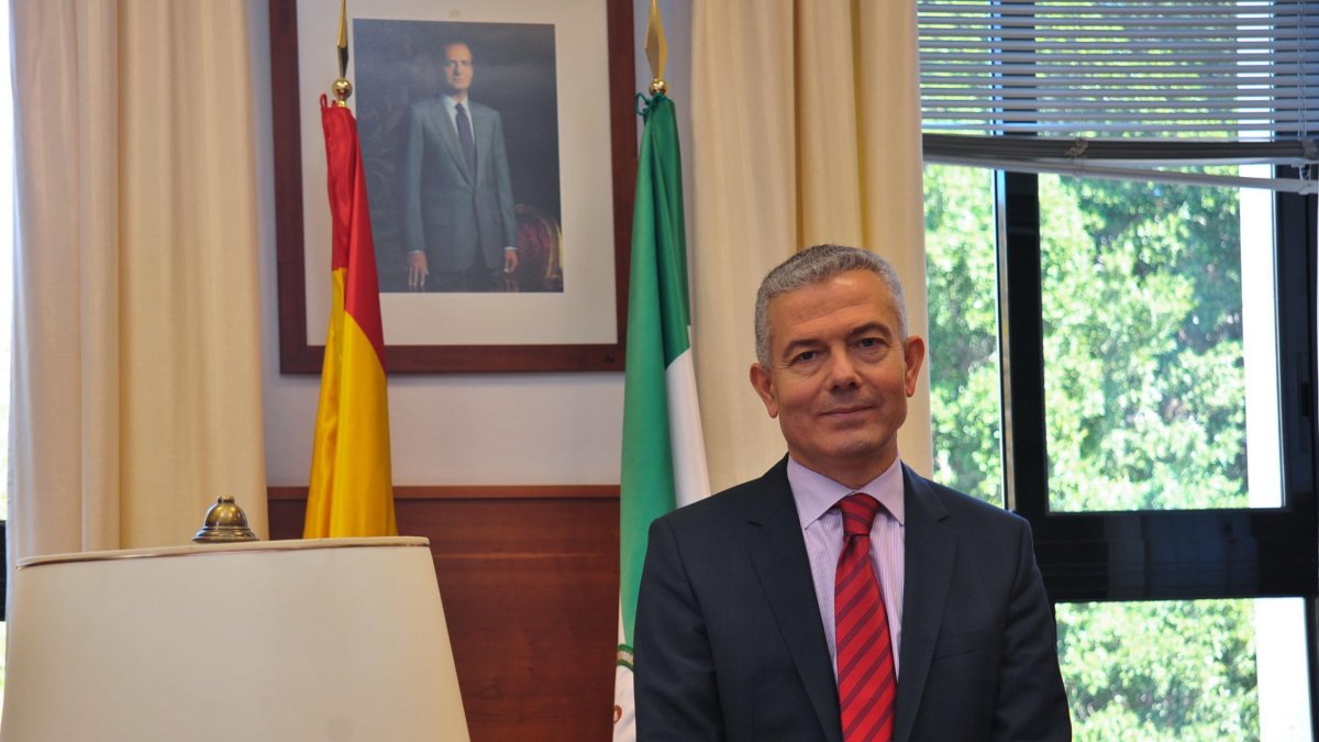El fiscal jefe, Antonio Pérez Gallegos, en su despacho del Palacio de Justicia de Almería