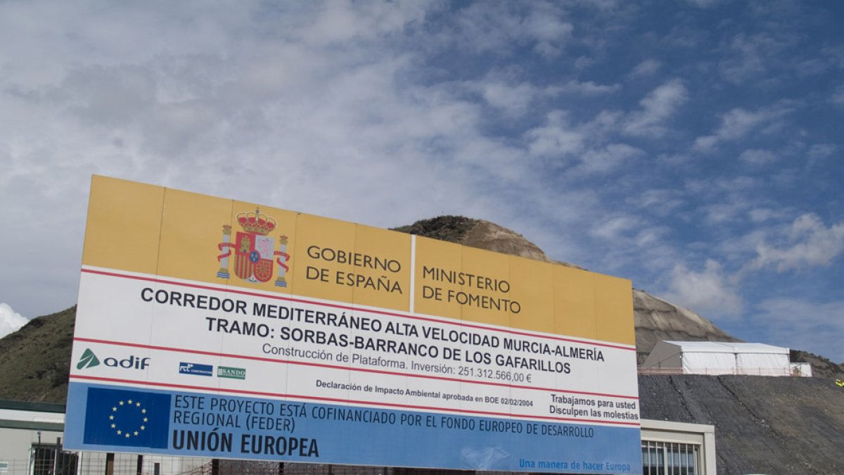 Cartel de obras del AVE en Sorbas.