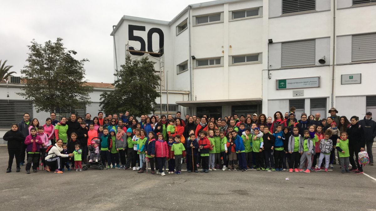 Participantes en la ruta de senderismo en Albox.
