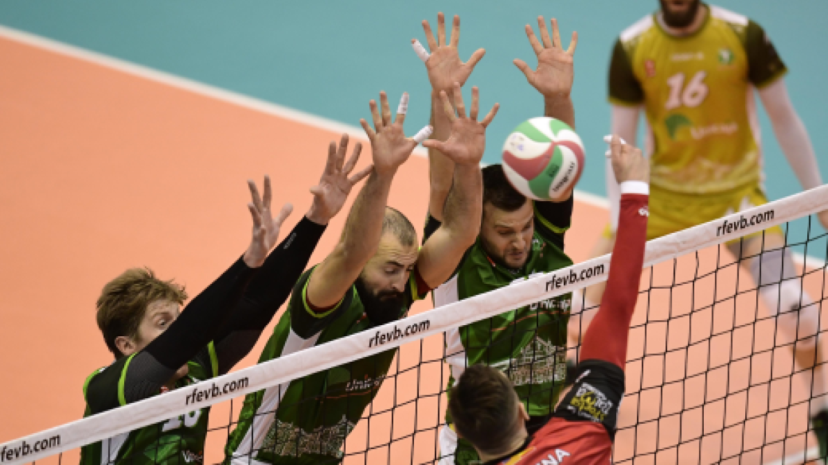 Una jugada del partido.