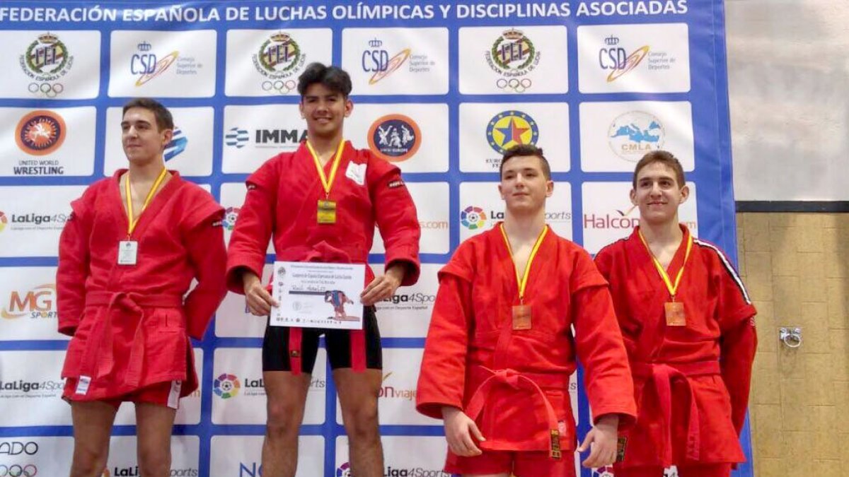 El deportista almeriense en lo más alto del podio.