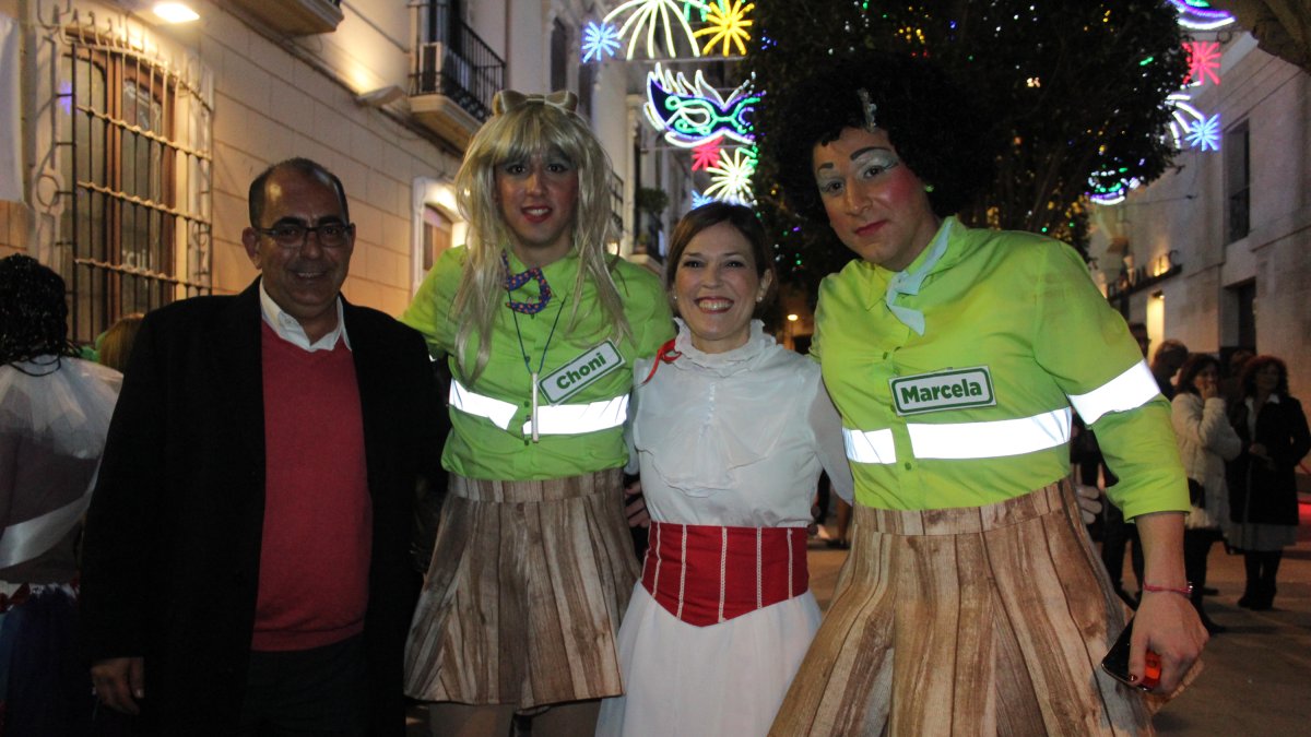 Manuel Flores, teniente de alcalde de Felix; Norman Plaza, director de la Chirigota Taratachín; Ana Martínez Labella, concejala de Cultura de Almería