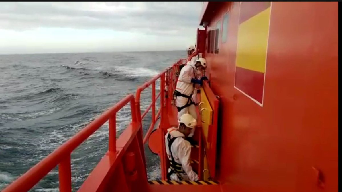 La Guardamar Polimnia, camino de la zona de rescate, en una imagen de Salvamento Marítimo.