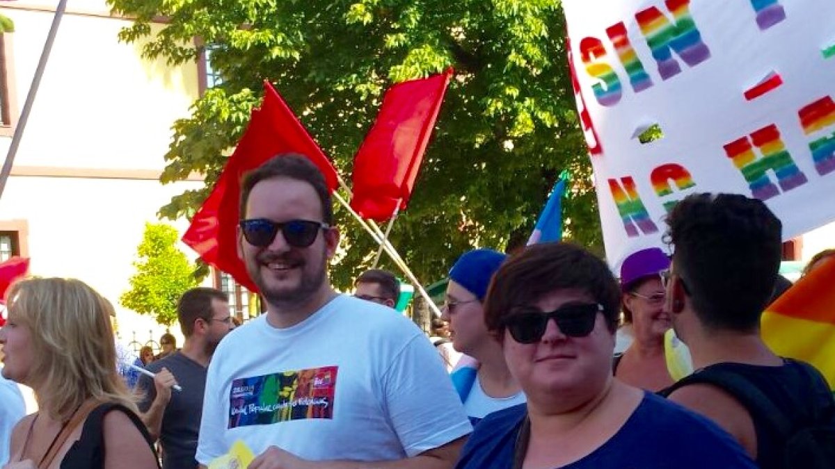 Miembros de IU El Ejido en una protesta a favor del colectivo LGTBI.