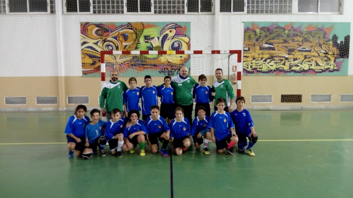 Los canteranos almeriense posan con el delegado Juan Mateo Puga.