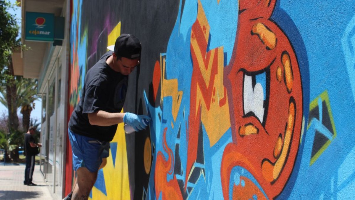 Un grafitero en plena acción en el primer encuentro nacional celebrado el año pasado.