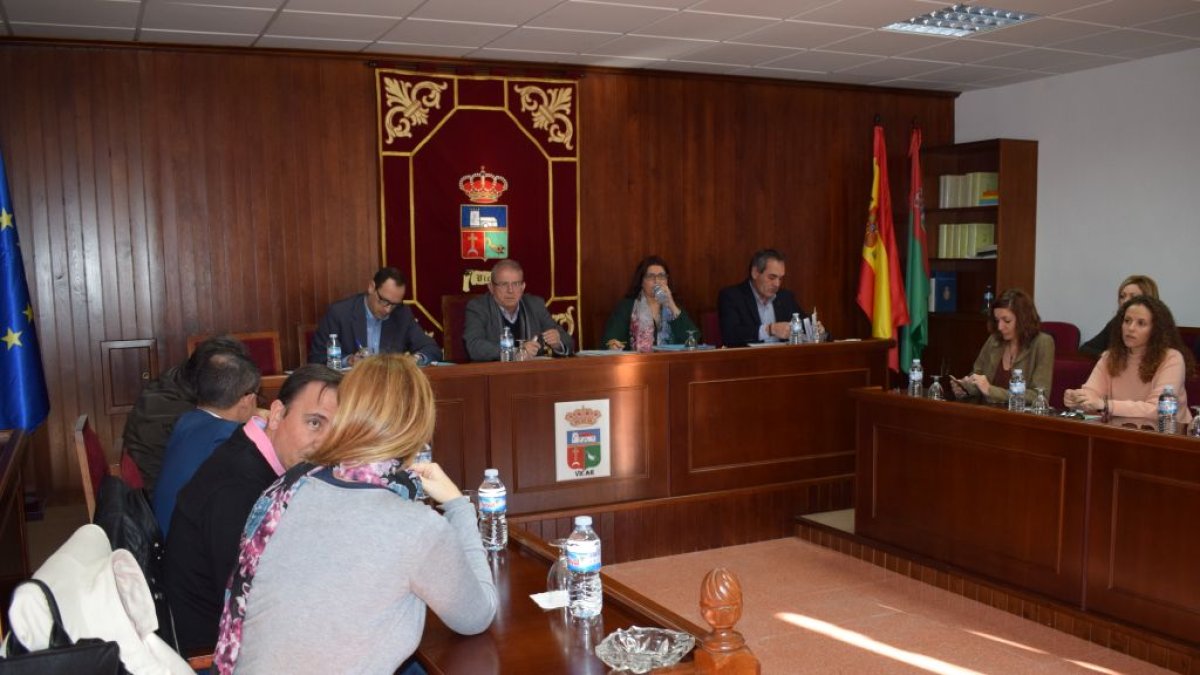 El Pleno a apoyado por unanimidad la petición.