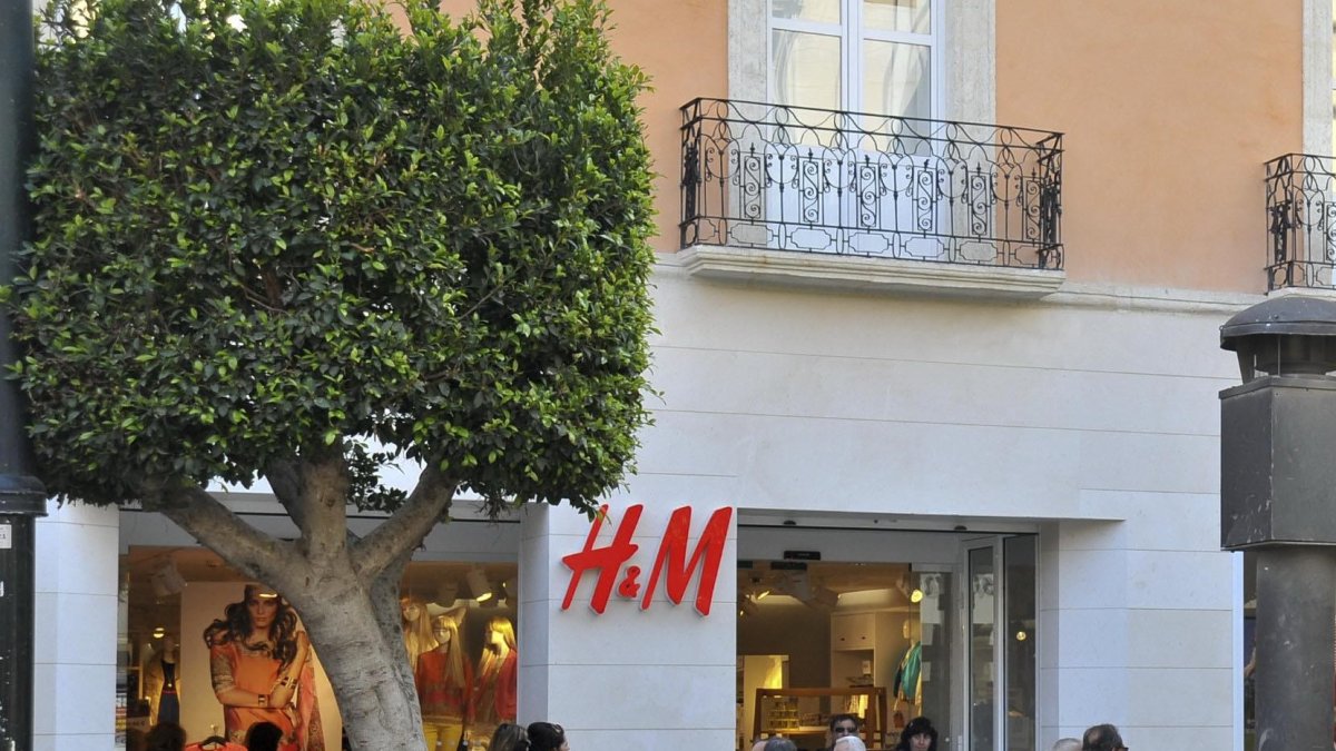 Establecimiento de H&M en el Paseo de Almería.