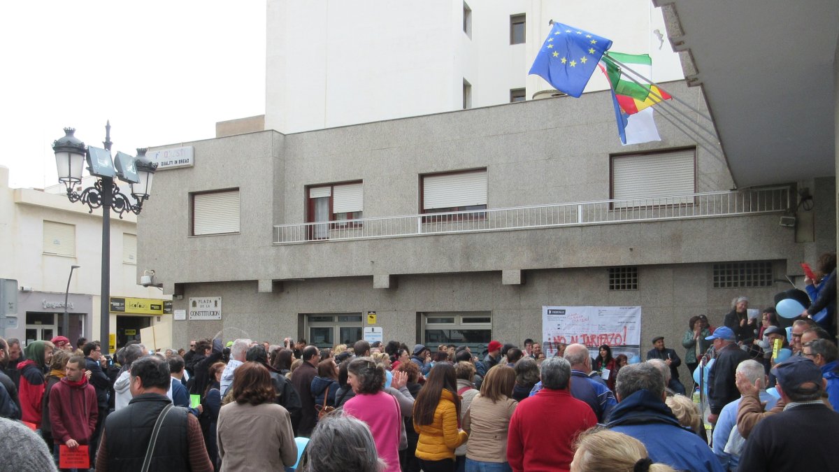 Presentes en la concentración de ayer.