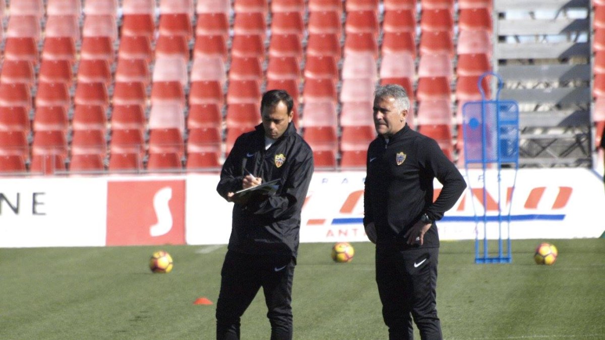 Ellos saben bien lo que se cuece en el vestuario del Almería.