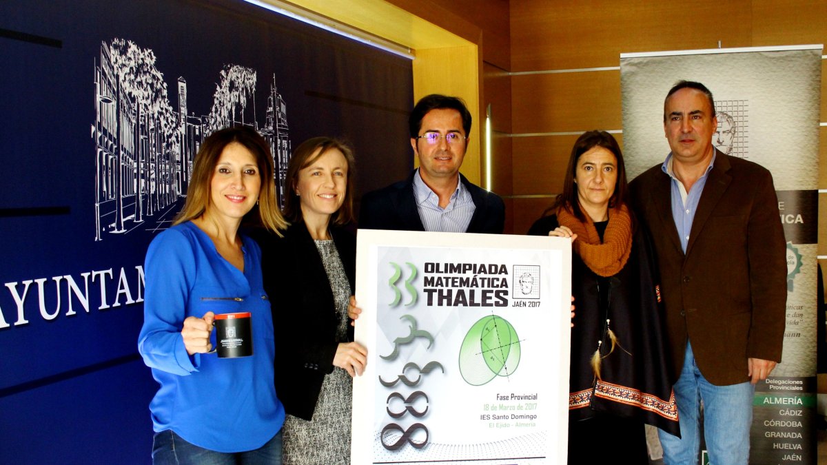 Eva Acosta, con la delegada de Educación, el alcalde de El Ejido y el director del IES Santo Domingo.