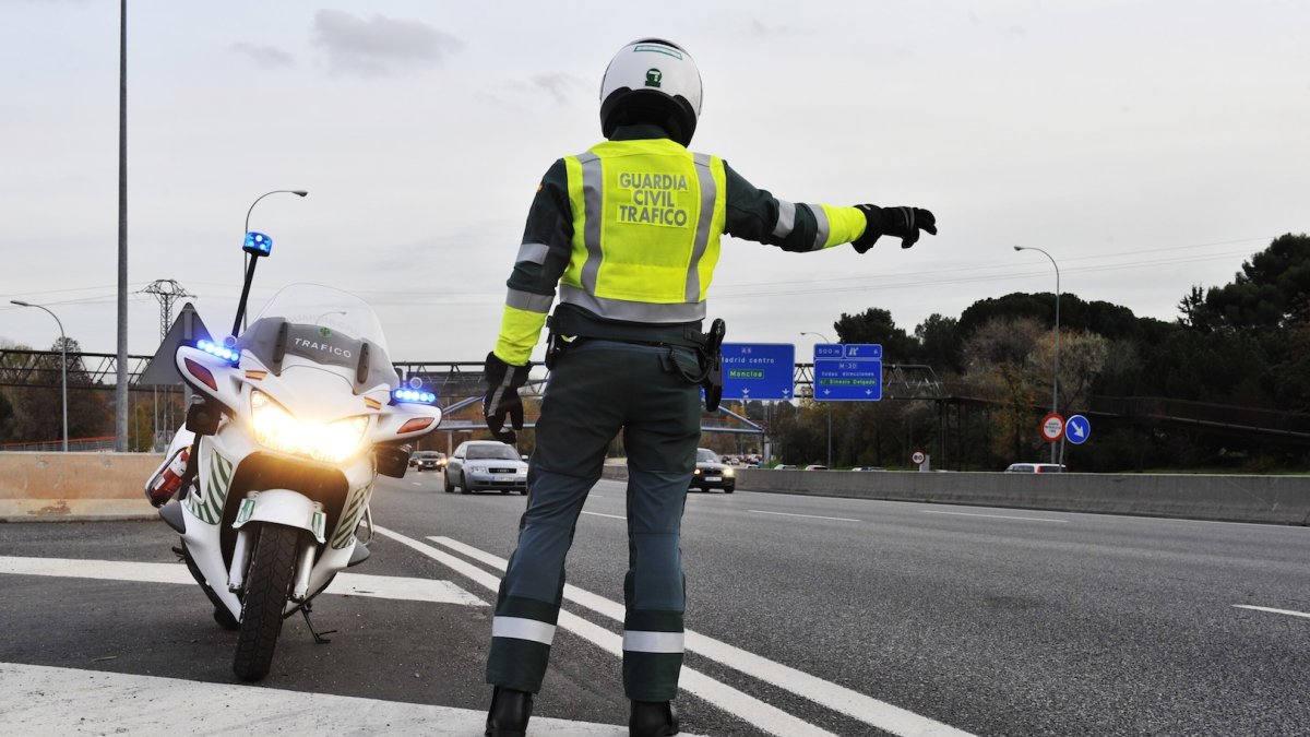 Imagen de archivo de la Guardia Civil de tráfico en las carreteras.