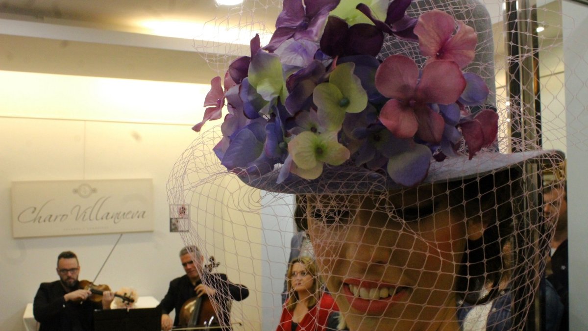 Bellísimo tocado de Charo Villanueva; y el Dúo Indálico Clásico.