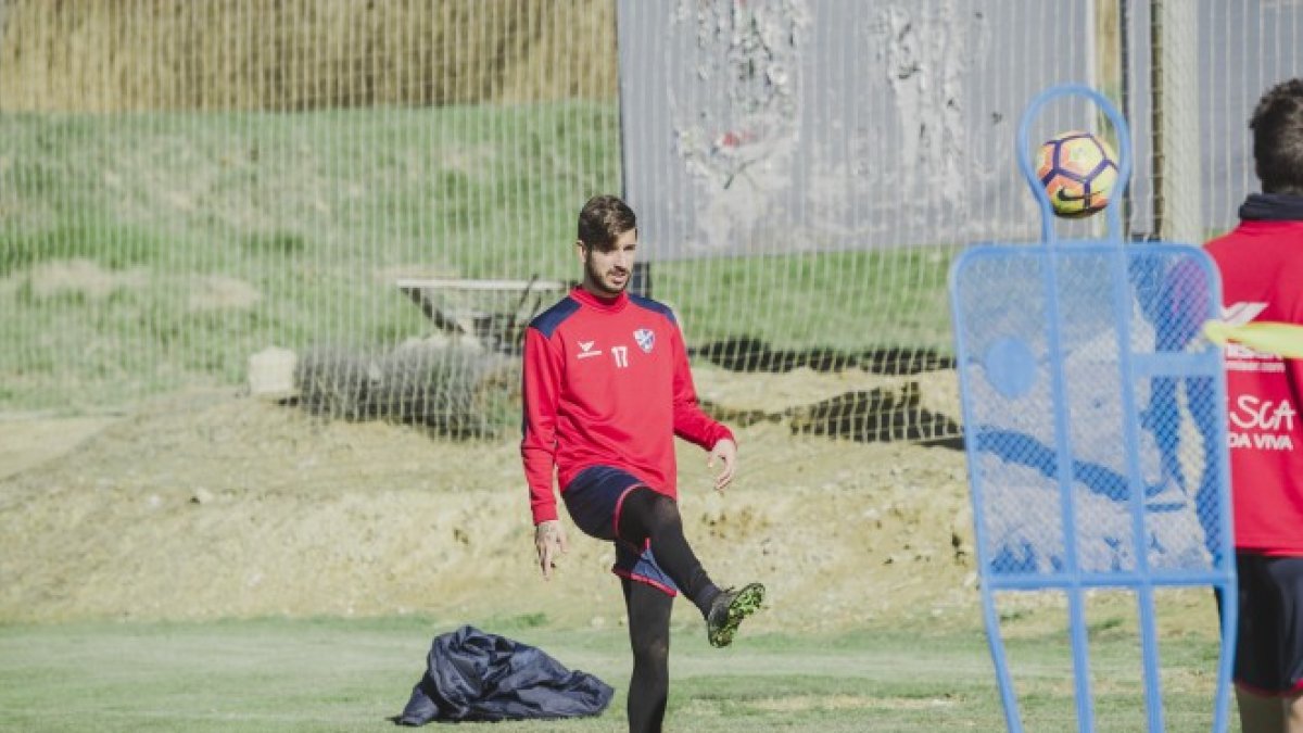 Vadillo en el entrenamiento del Huesca.
