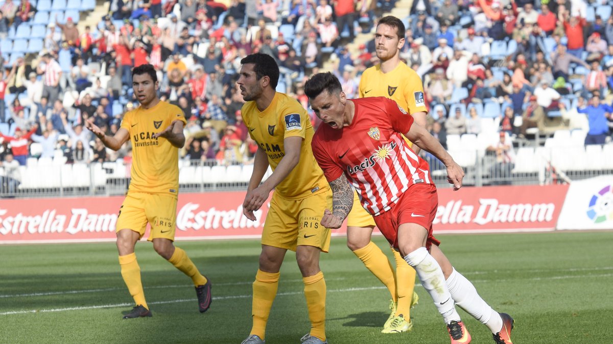 Ximo celebra su gol ante el UCAM Murcia.