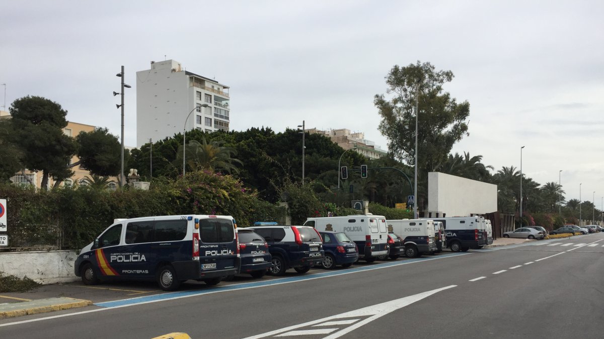 Patrullas de la Brigada de Extranjería y Fronteras en el Puerto de Almería