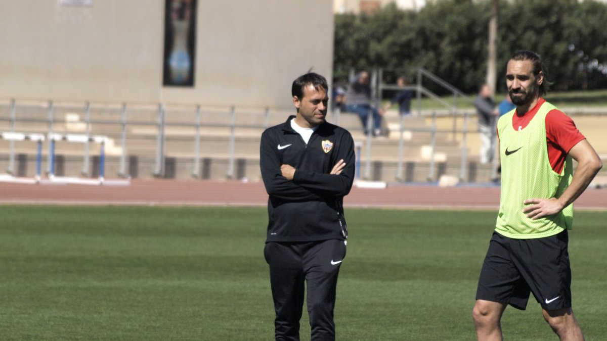 El míster con Borja Fernández.