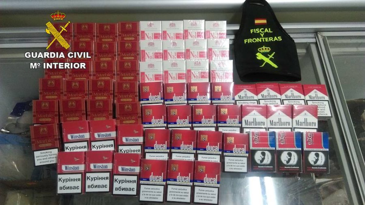 Cajetillas de tabaco ilegal aprehendidas por la Guardia Civil.