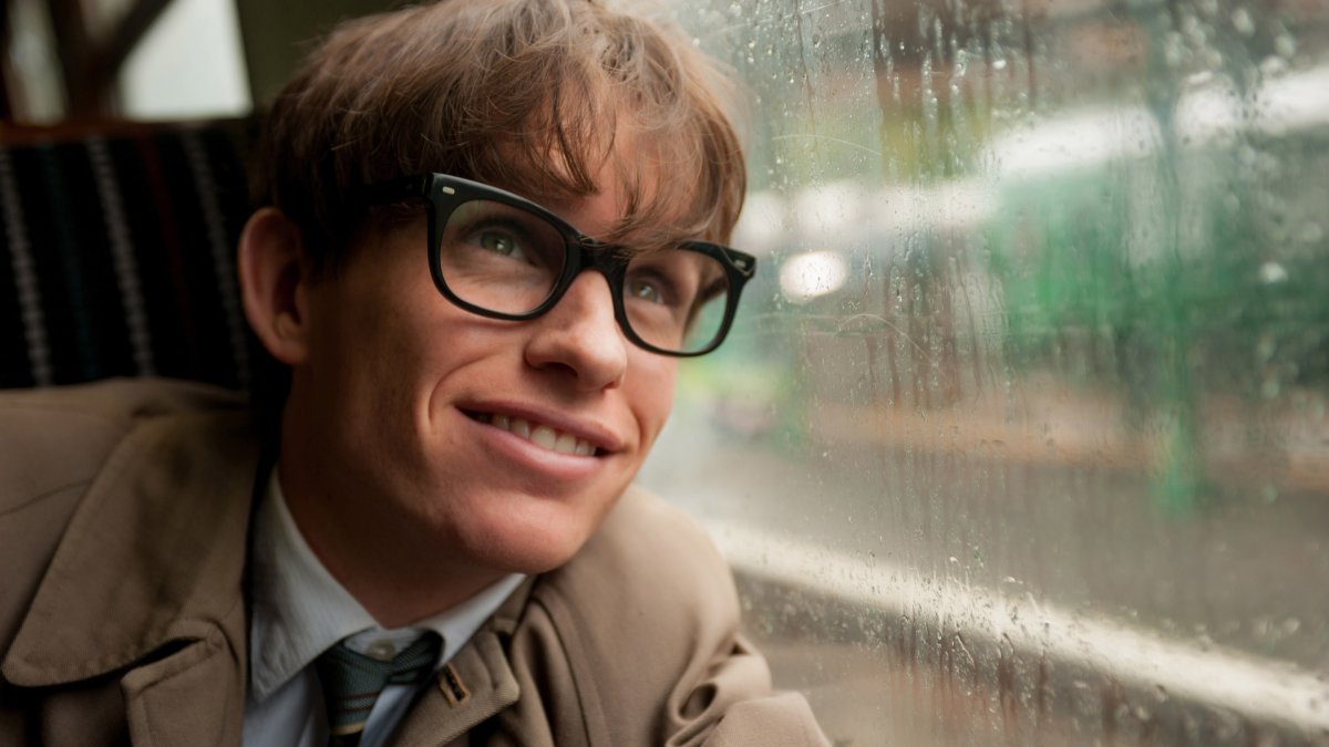 Fotograma de la película de La teoría del todo, protagonizada por Eddie Redmayne.