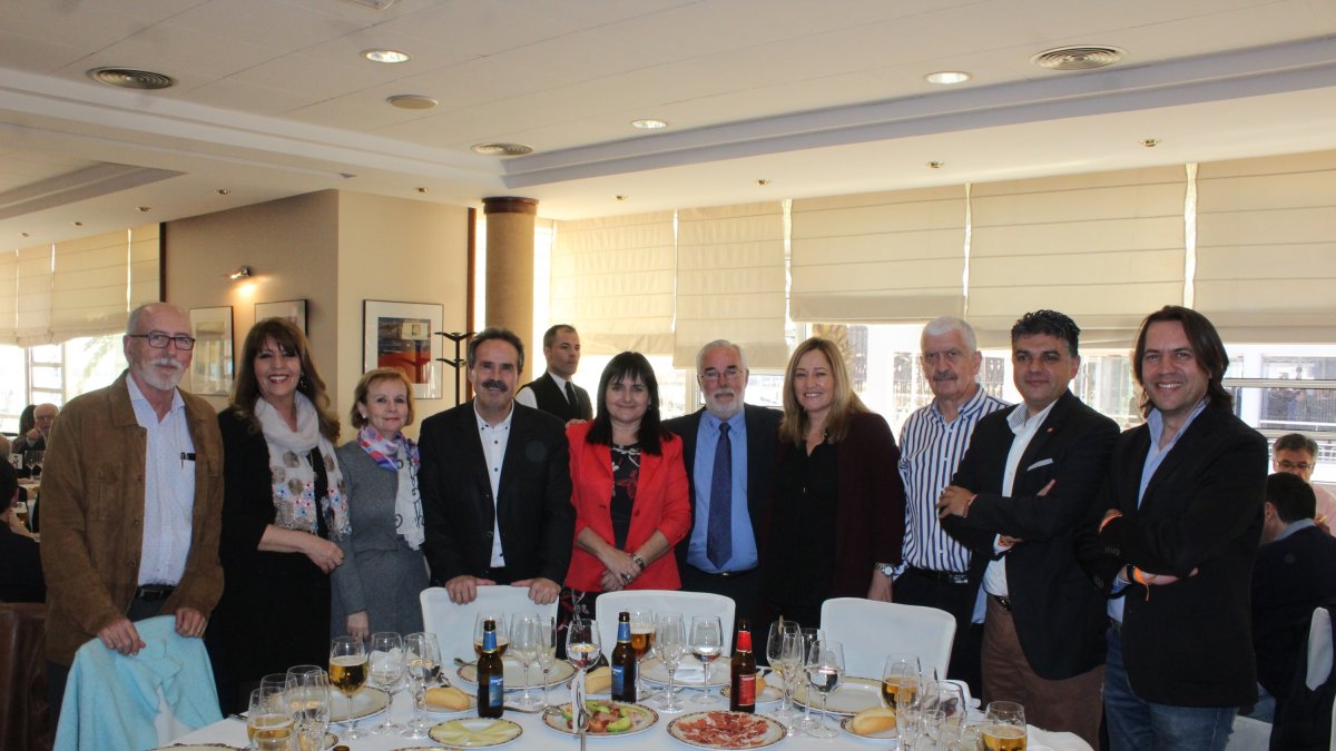 Representantes institucionales durante el acto homenaje.