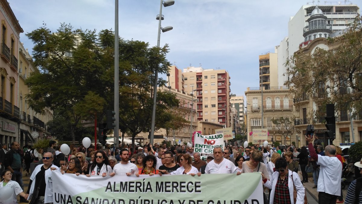 Inicio de la manifestación en el Paseo de Almería.