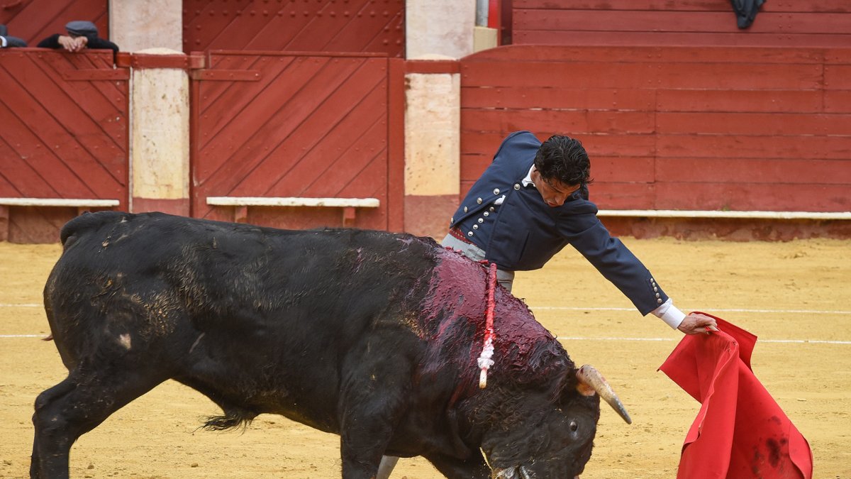 Jesús Almería volvía a hacer el paseíllo en su plaza cortando una oreja.
