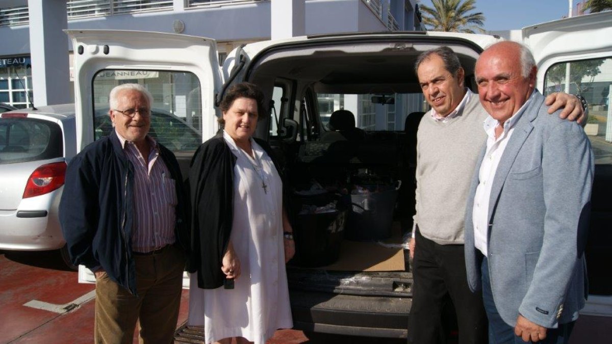 Presidente club de mar y responsables Casa de Nazaret.