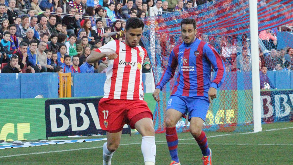 Suso en el Levante-Almería de la Liga 2013-2014.
