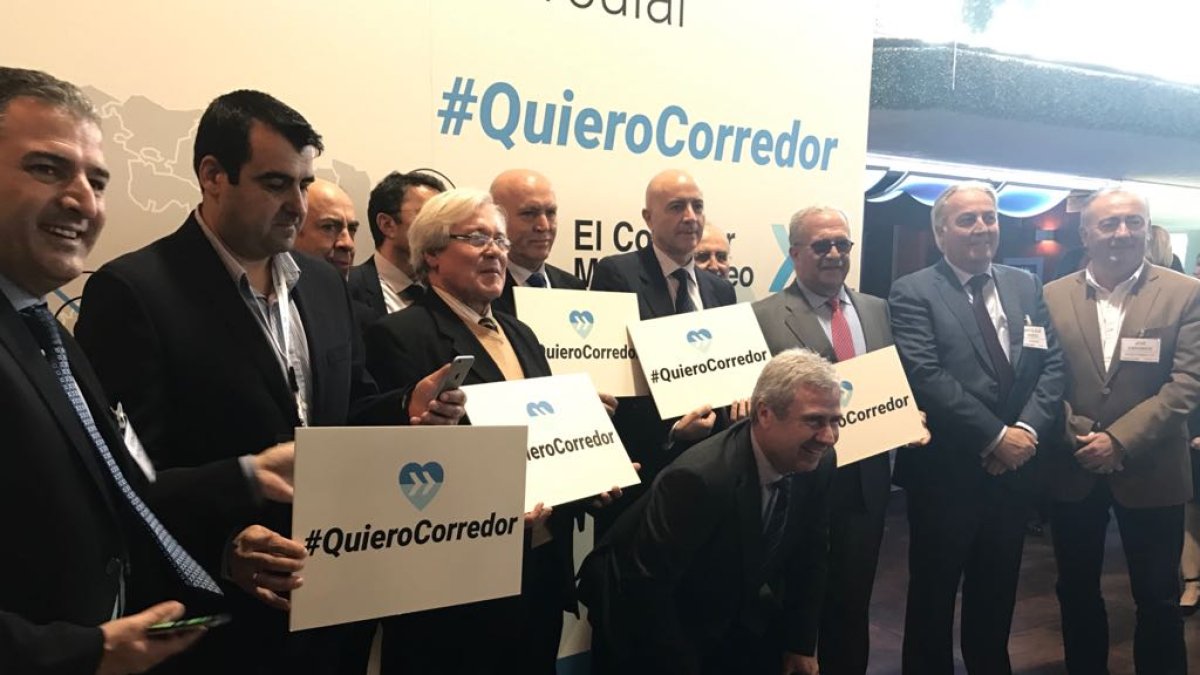 Parte de la delegación almeriense en Murcia.