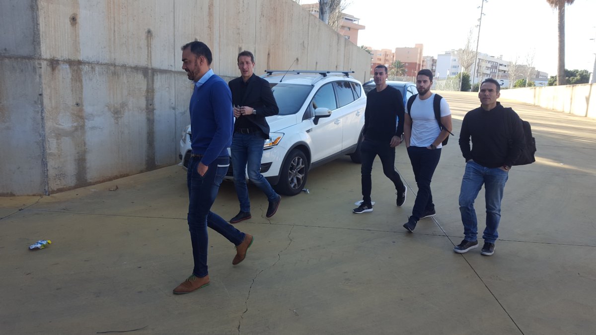 Ramis llegando al Estadio con todo su equipo.