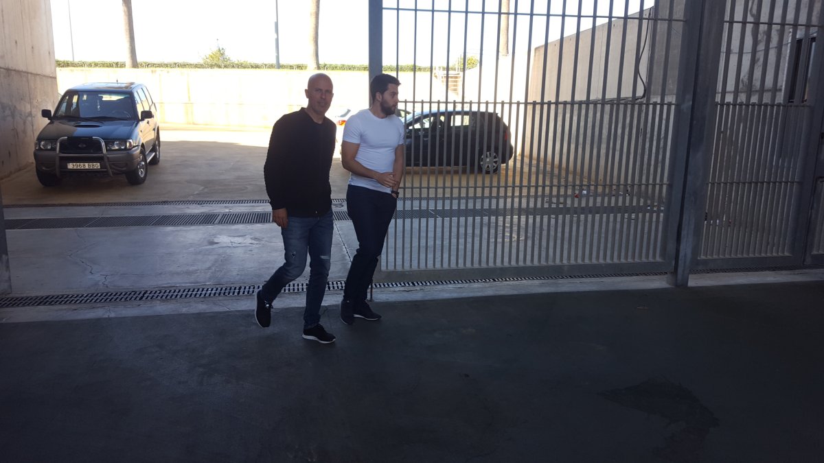 Sergio Pardo y Pablo de la Torre llegando a la zona mixta.