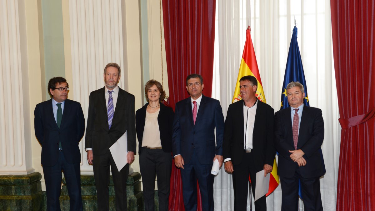 La ministra Tejerina destaca la profesionalización del sector agrícola español.