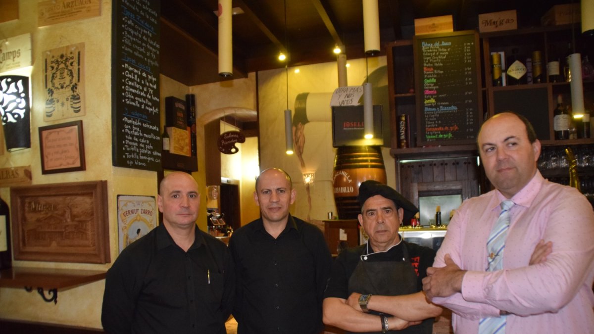 Francisco Morales con el equipo de Entrefinos que apuesta por una gran tapa.