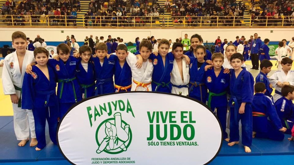 Judocas de la Escuela Municipal del Club Alianza KSV.