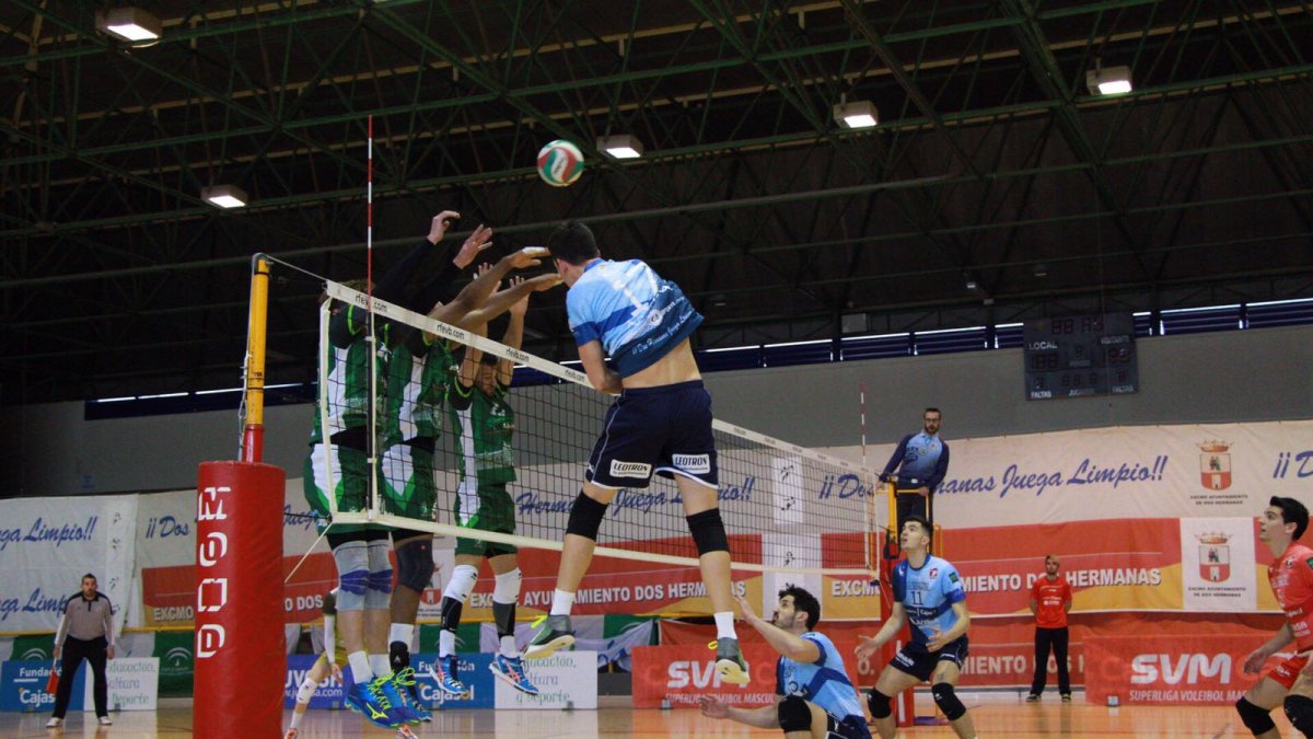 Una jugada del partido.