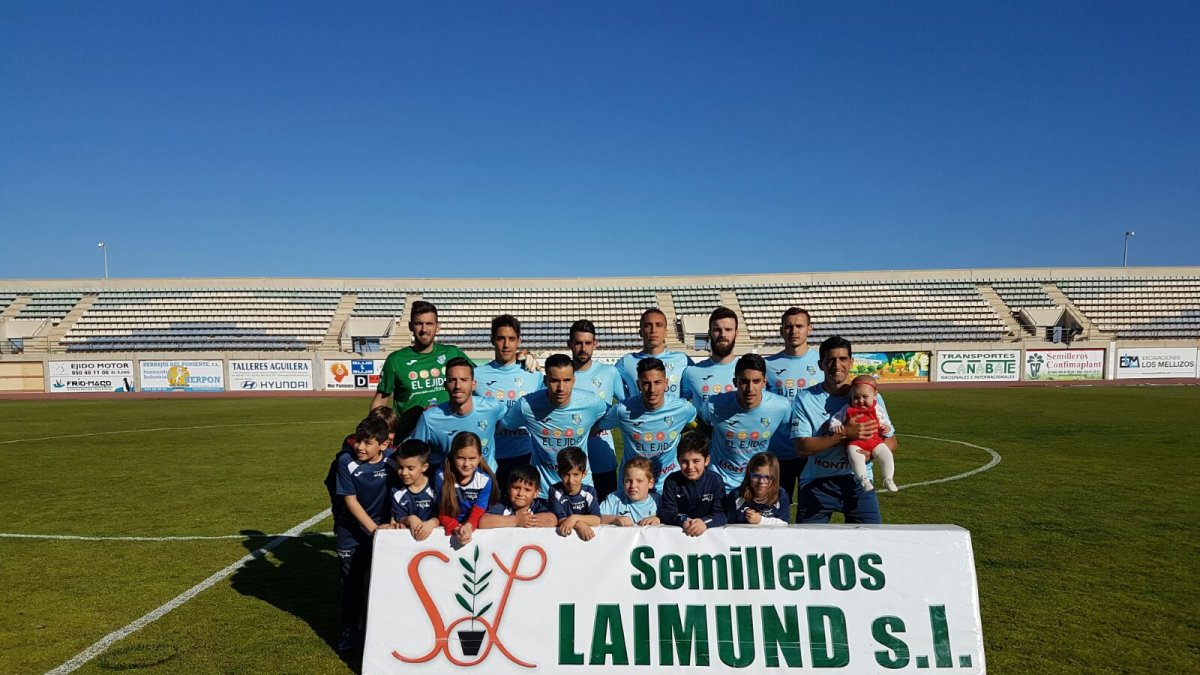 Alineación del CD El Ejido ante la Balona.