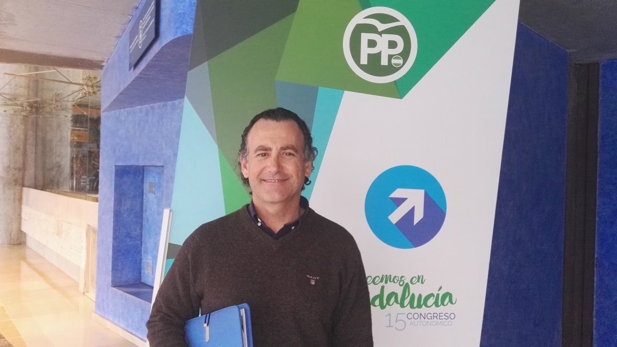 Pablo Venzal en los pasillos del Congreso del PP-A.