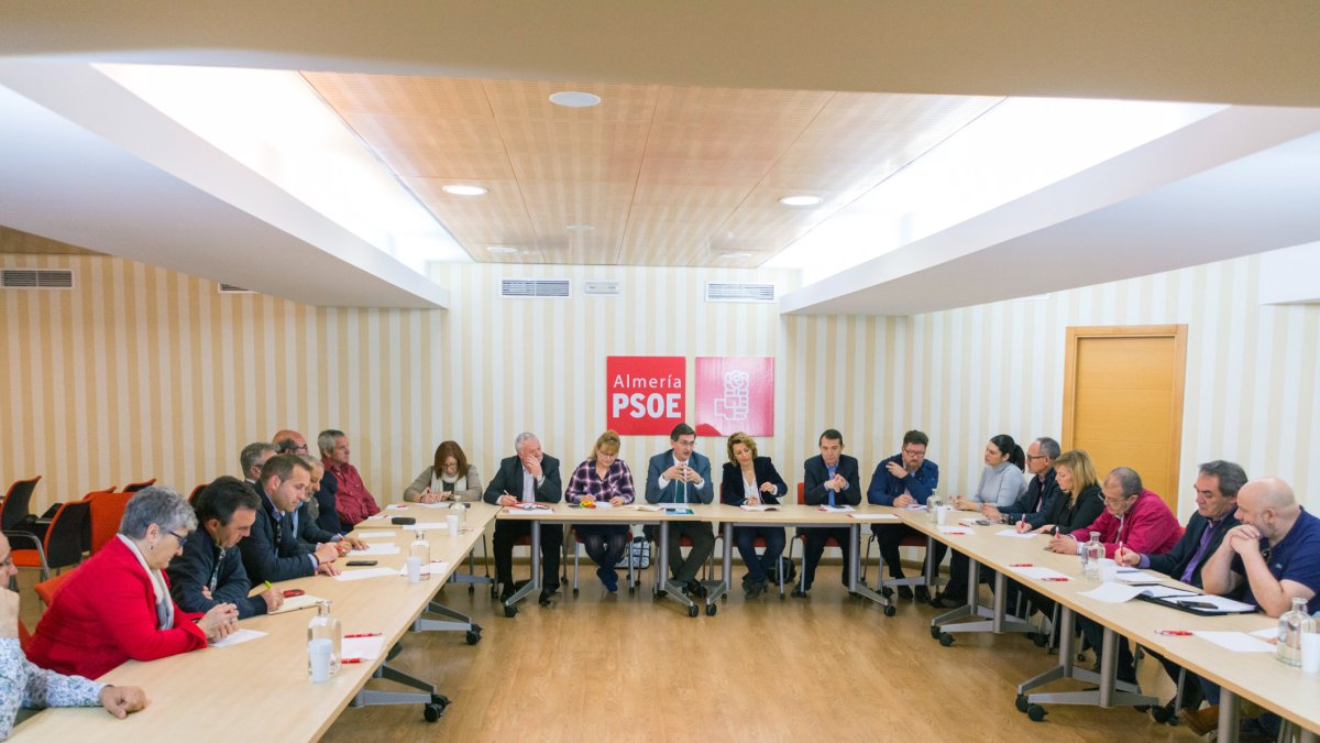 Reunión con alcaldes y concejales para halar del agua